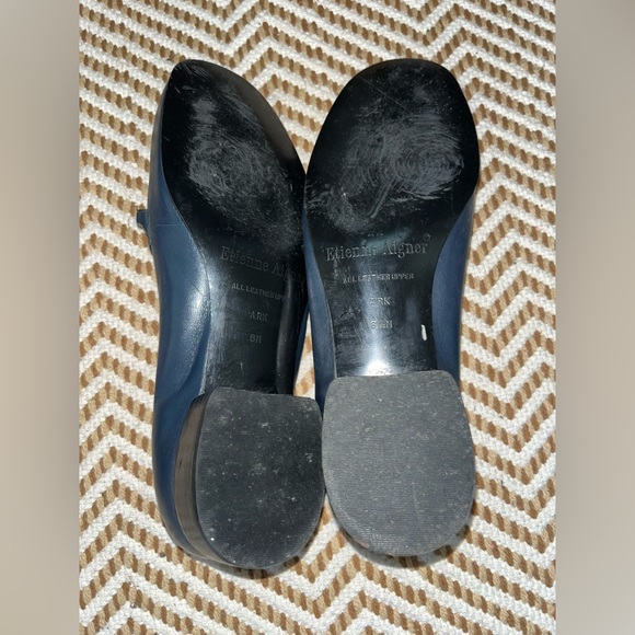 Etienne Aigner navy blue leather loafers with gold hardware size 6.5 - Picture 4 of 7